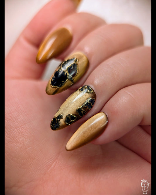 [Curated Collection - May Memorials] Gilded Germanica image 0