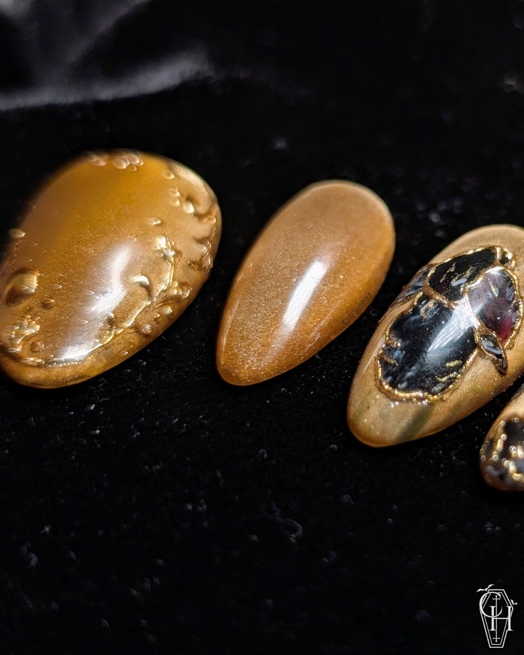 [Curated Collection - May Memorials] Gilded Germanica image 2